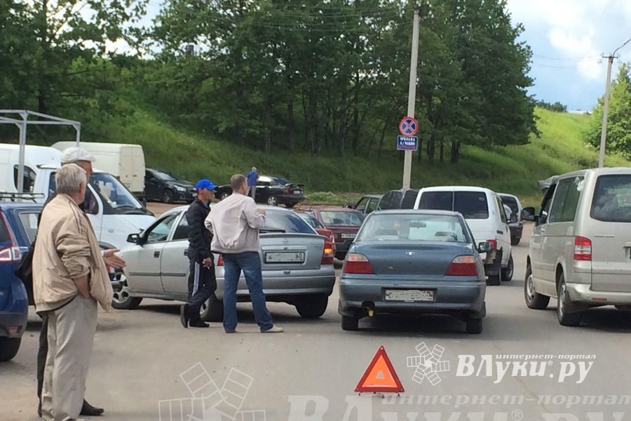 Фотофакт: авария возле городского рынка