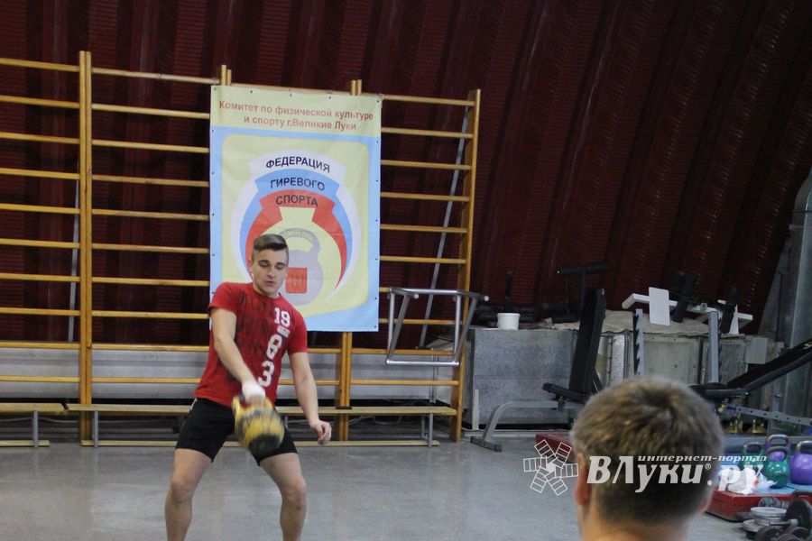 В Великих Луках состоялся Чемпионат по гиревому спорту (фото)