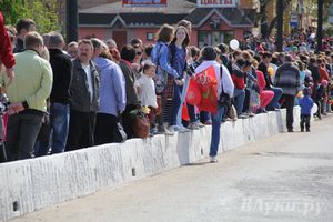 Парад Победы в Великих Луках (фото)