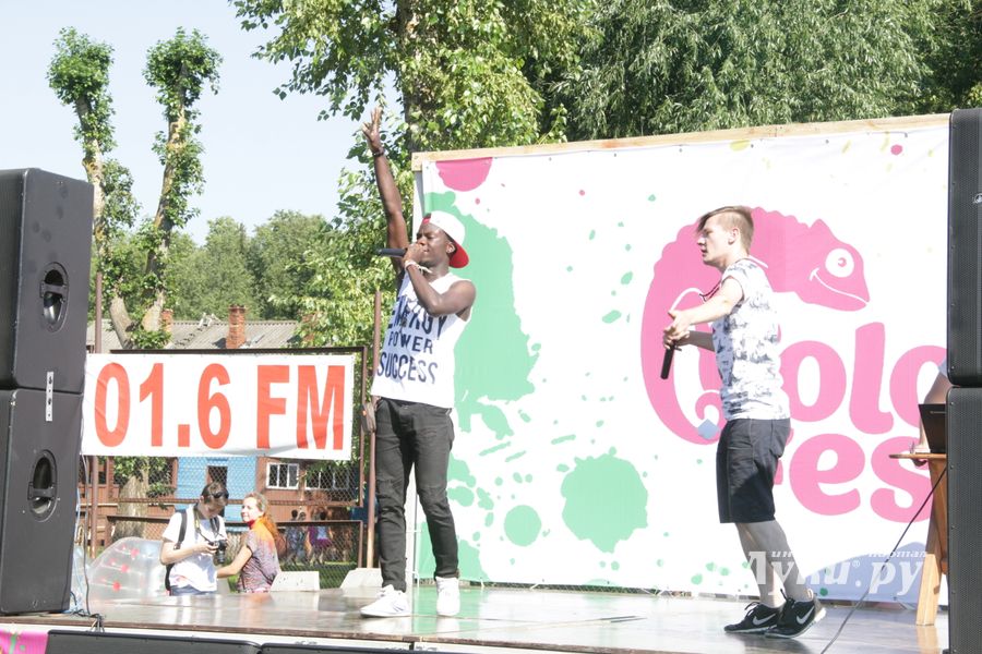 Яркие эмоции «ColorFest» в Великих Луках (ФОТО)