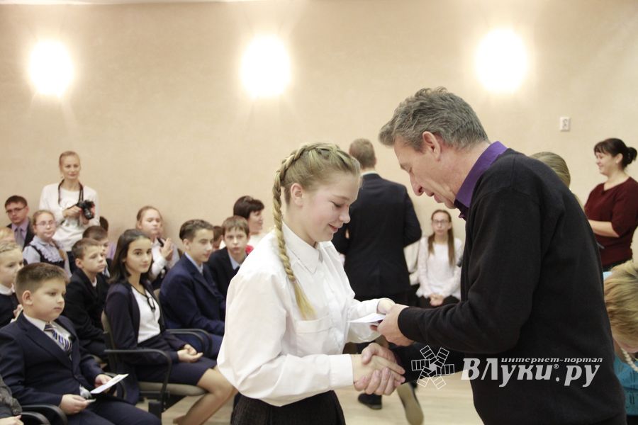 В великолукской школе № 13 чествовали лучших в спорте и учебе (ФОТО)