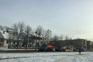 На Вокзальной чистят ливнёвки (ФОТО)