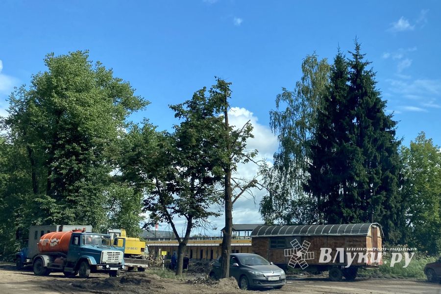 Начались работы по благоустройству территории  вокруг отделения областной инфекционной больницы (ФОТО)