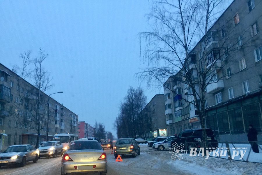 ФОТОФАКТ: ДТП в Великих Луках