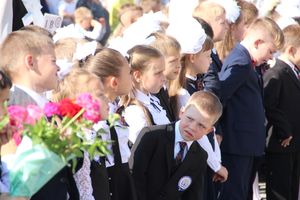 В Великих Луках торжественно встретили День знаний (ФОТО)