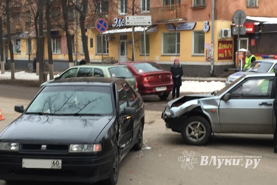 В Великих Луках произошло ДТП