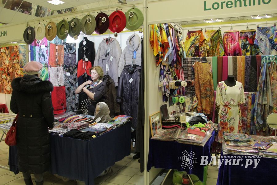 Шестая великолукская универсальная выставка открылась в Великих Луках (фото + видео)