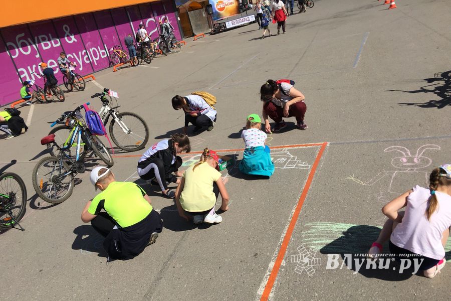 В Великих Луках прошел традиционный велопарад (ФОТО)