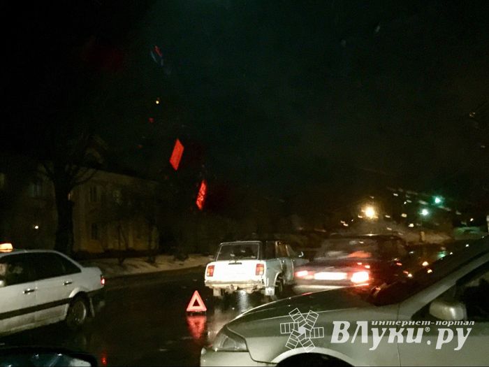 Фотофакт: ДТП на ул. Новоселенинской 