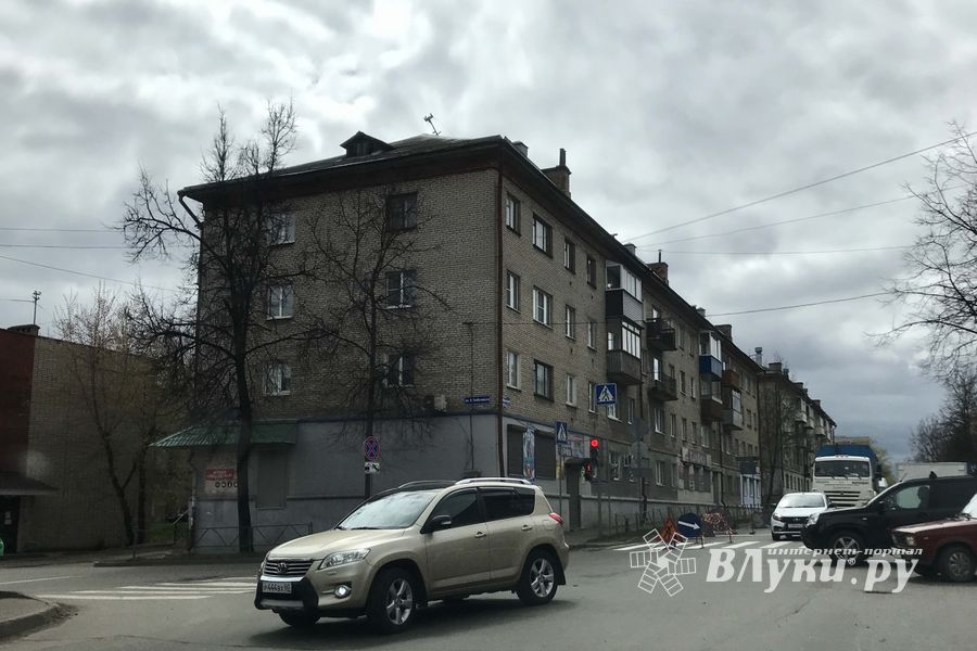 На Октябрьском временно затруднено движение (ФОТО)