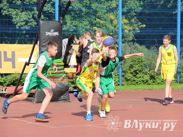В Великих Луках прошли региональные соревнования «Оранжевый мяч» (ФОТО)