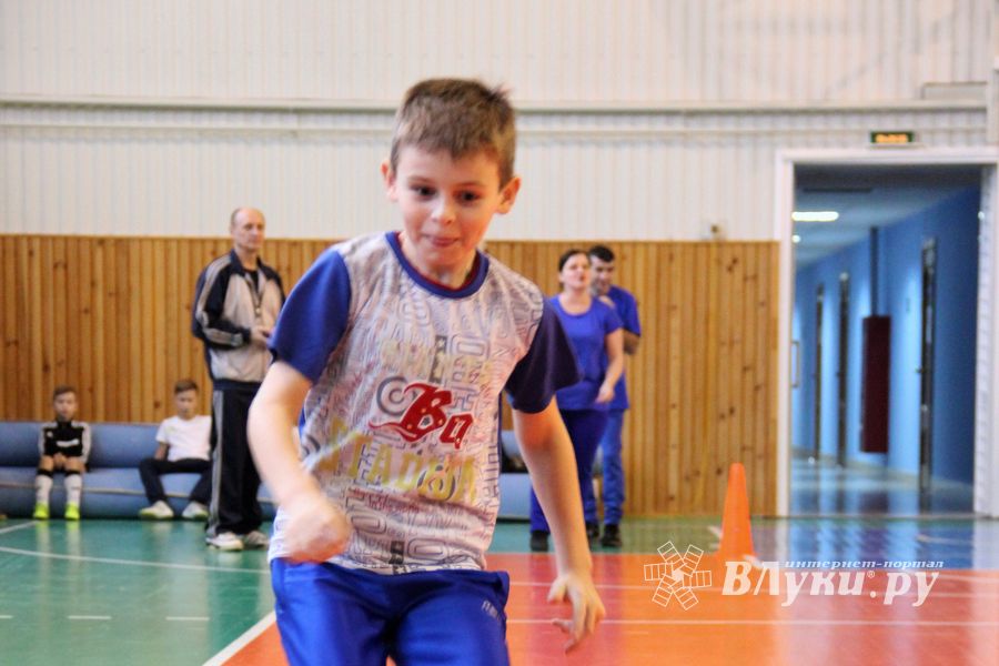 Великолучане одержали победу в зональном этапе «Папа, мама, я – спортивная семья» (ФОТО)