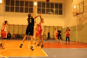 Великолукские баскетболистки борются за Кубок города (ФОТО)