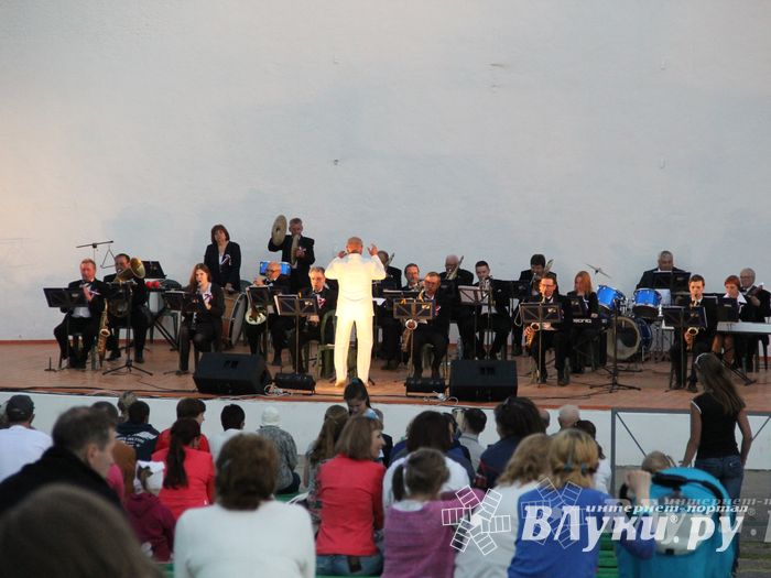 В Великих Луках отметили День России