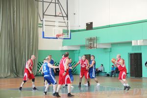 Баскетболисты Великих Лук сыграли со сборной Дмитрова