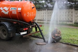 На пр. Гагарина устраняют аварию на водопроводе (ФОТО)