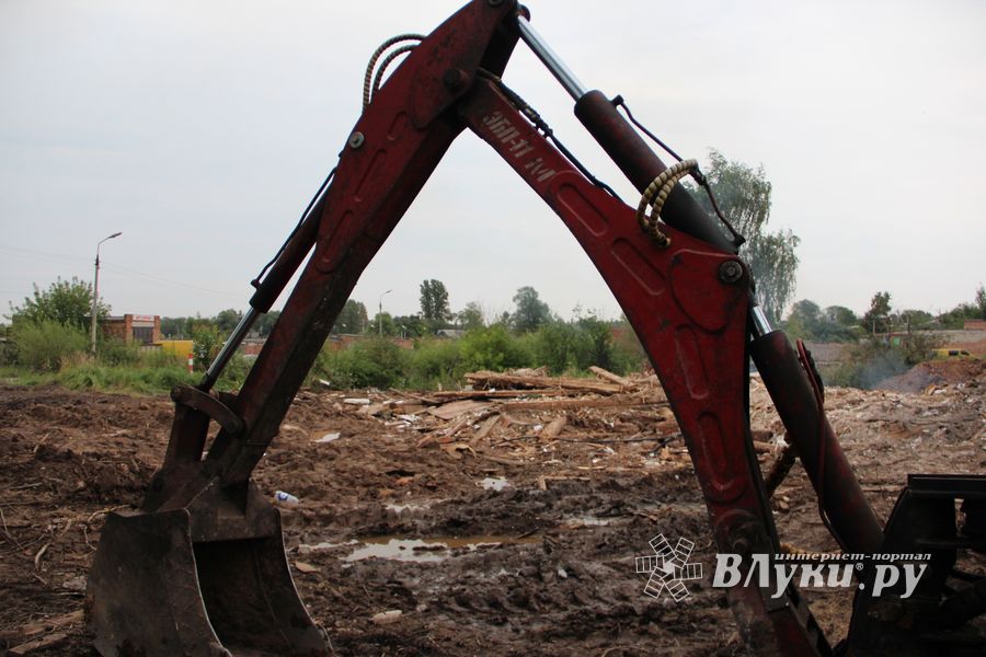 Великие Луки: ломать - не строить