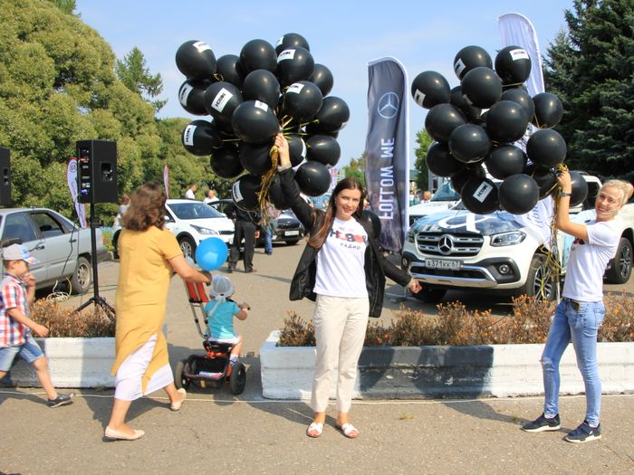 В Великих Луках в День Города прошла «Автовыставка 2018 - ЛЕТО» (ФОТО)
