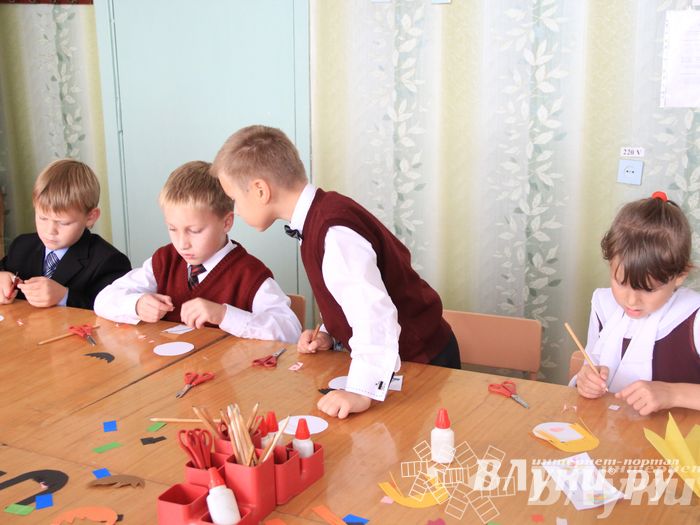 Великолукских лицеистов посвятили в «Маленькие мастера»