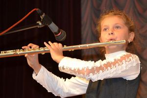 Много новых увлекательных и познавательных путешествий в страну музыки предлагает детская филармония ДМШ № 1 юным великолучанам (фото)