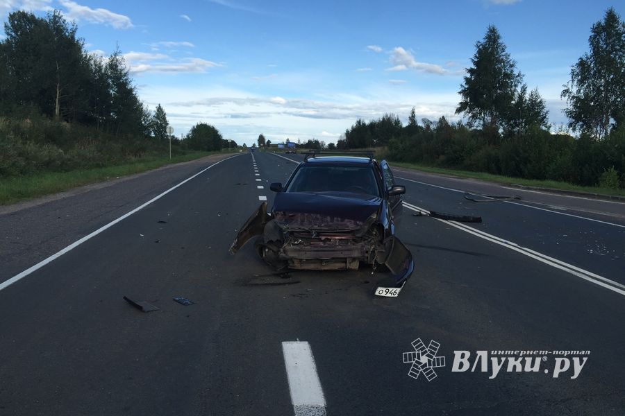 На трассе Рига-Москва столкнулись легковушка и фура (ФОТО)