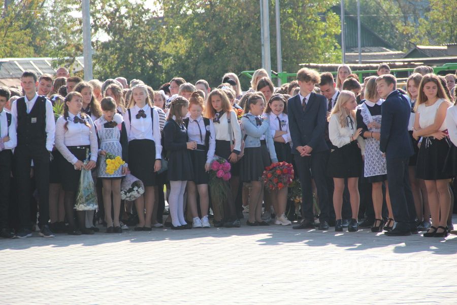 В Великих Луках торжественно встретили День знаний (ФОТО)