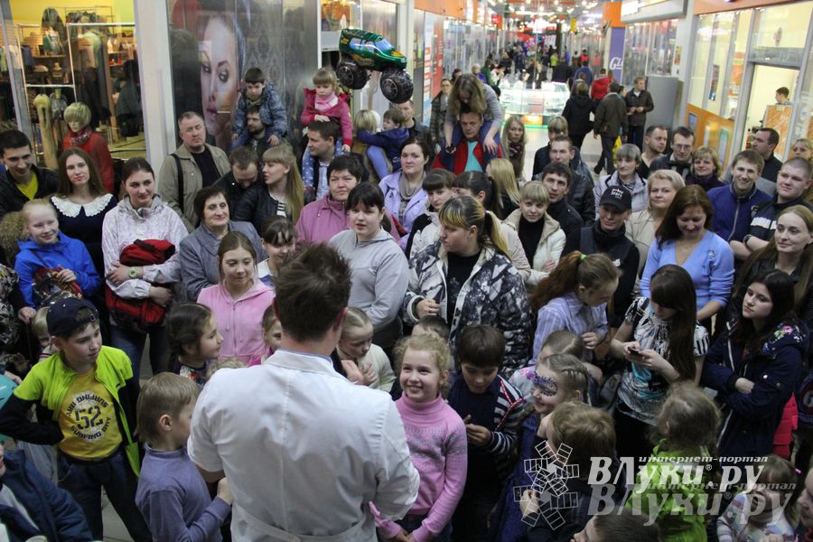 В ТЦ «Апельсин» прошла весенняя ночь распродаж