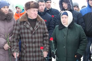 Никто не забыт: в Великих Луках благоустроили могилу неизвестного солдата (ФОТО)