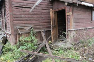 В Великих Луках сносят барак (ФОТО)