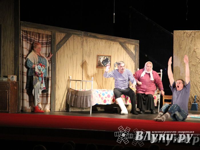 Народные артисты России выступили в Великих Луках (фото)