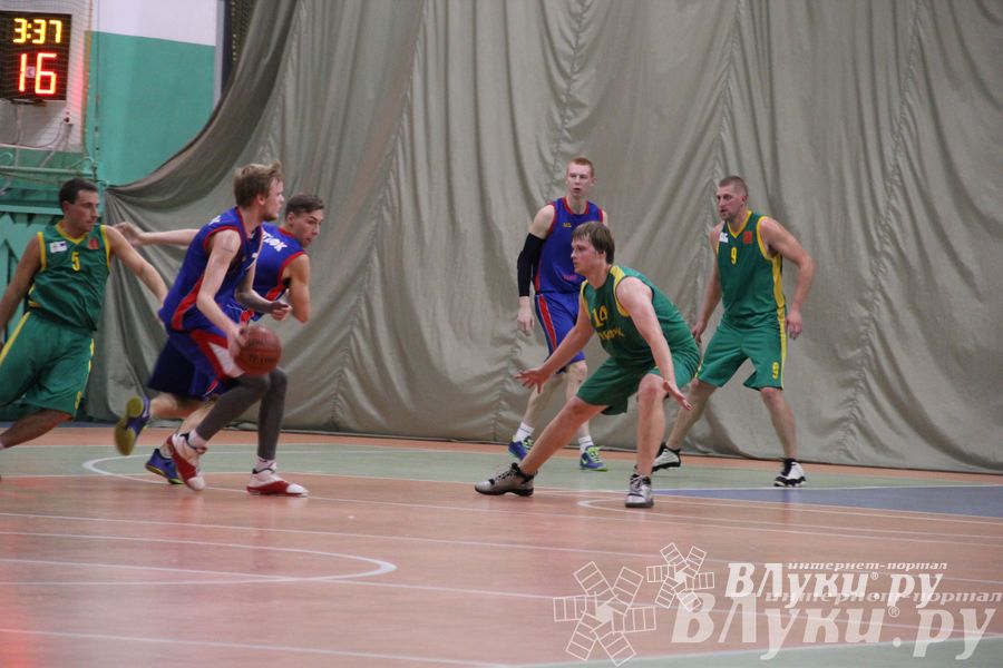 Команда «Экспресс» стала обладательницей Кубка г. Великие Луки по баскетболу