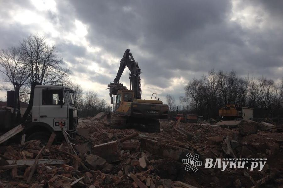 Губернатор осмотрел стройплощадку новой школы на проспекте Гагарина (ФОТО)