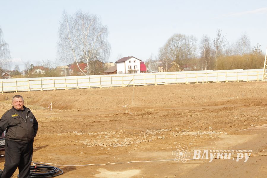 На стройплощадке нового физкультурного комплекса завершена разработка котлована под здание ледового катка