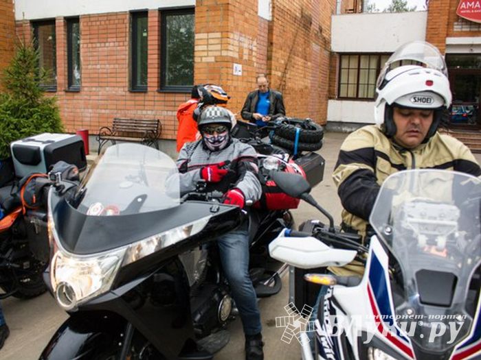 Иностранные туристы на электромобилях в Великих Луках (ФОТО)