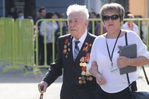 Парад Победы в Великих Луках (фото)