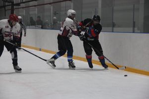 Две победы у великолукских хоккейных команд (ФОТО)