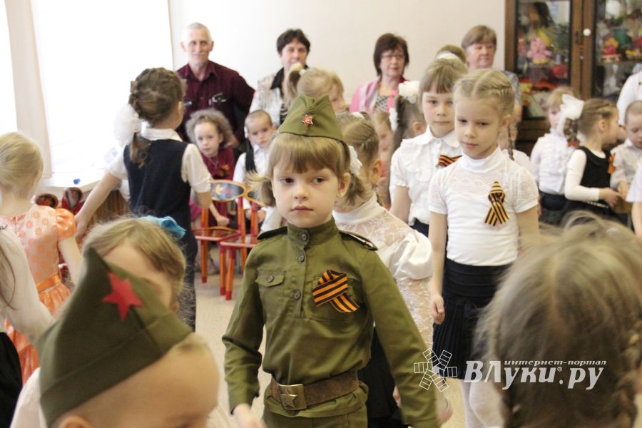Юные великолучане отметили День победы (ФОТО)