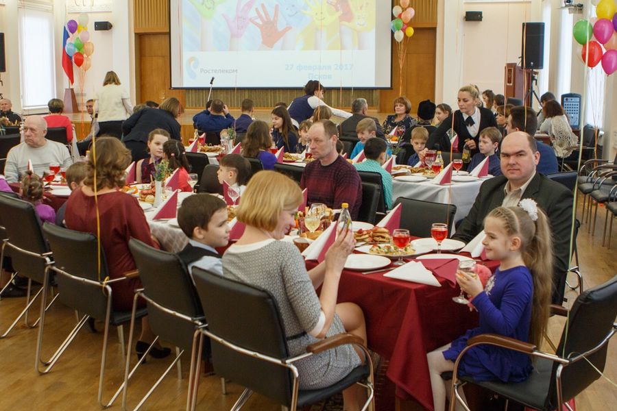 Андрей Турчак поблагодарил приемных родителей за любовь и тепло, которые они дарят детям (ФОТО)