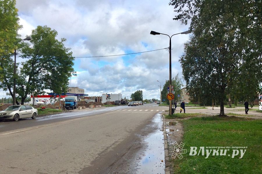 В Великих Луках перекрыта ул. Дружбы (ФОТО)