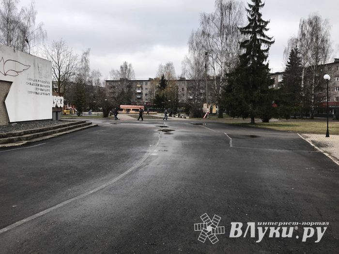 На площади Калинина появился новый асфальт (ФОТО)
