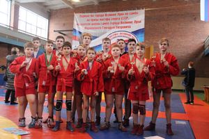 В Великих Луках прошли соревнования по самбо (ФОТО)