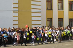 1 сентября в школах Великих Лук прошли Торжественные линейки (ФОТО)