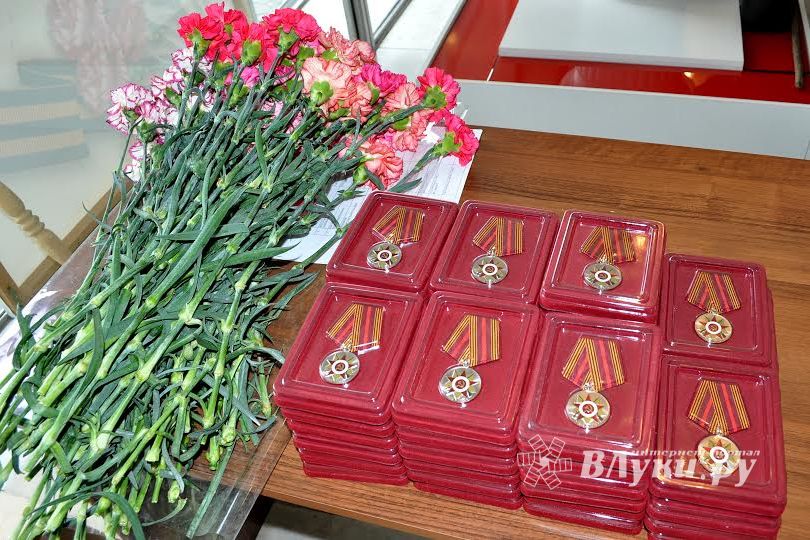 Церемония награждения медалями «70 лет Победы в Великой Отечественной войне 1941-1945 годов» прошла в Великих Луках (фото)