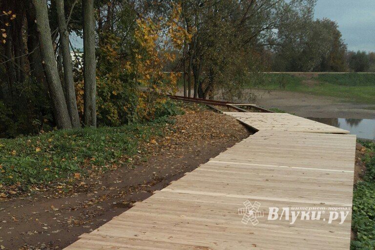 Долгожданные дорожки появились в Великолукской крепости (ФОТО)