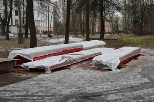 В жилом доме на улице Нелидовской начали ремонт крыши (ФОТО)