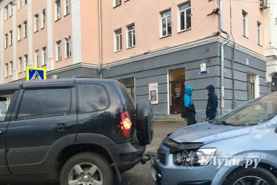 В Великих Луках произошло ДТП с двумя «Шевроле» (ФОТО)