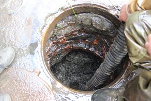 На пр. Гагарина устраняют аварию на водопроводе (ФОТО)