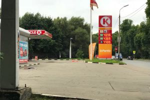 Опасность под колёсами: Великие Луки поглотит канализационная пучина? (ФОТО)