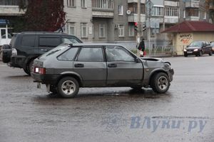 ДТП на перекрестке проспекта Гагарина и улицы Дьяконова (ФОТО)