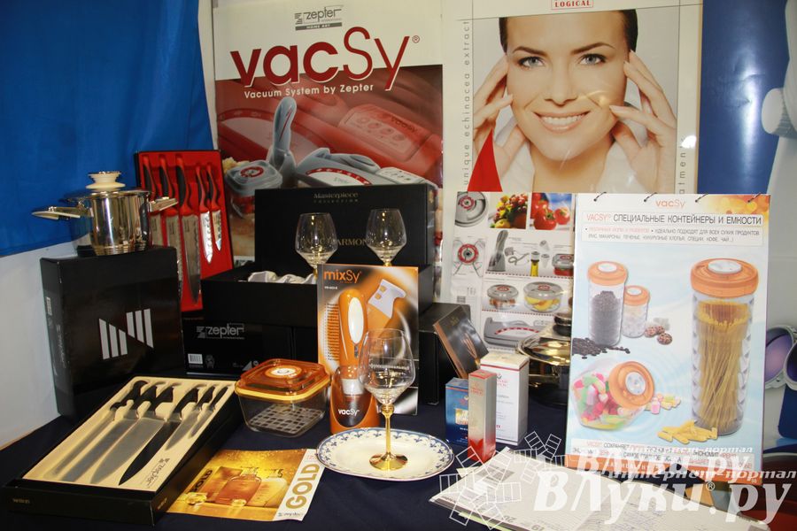 Универсальная выставка проходит в Великих Луках (фото)